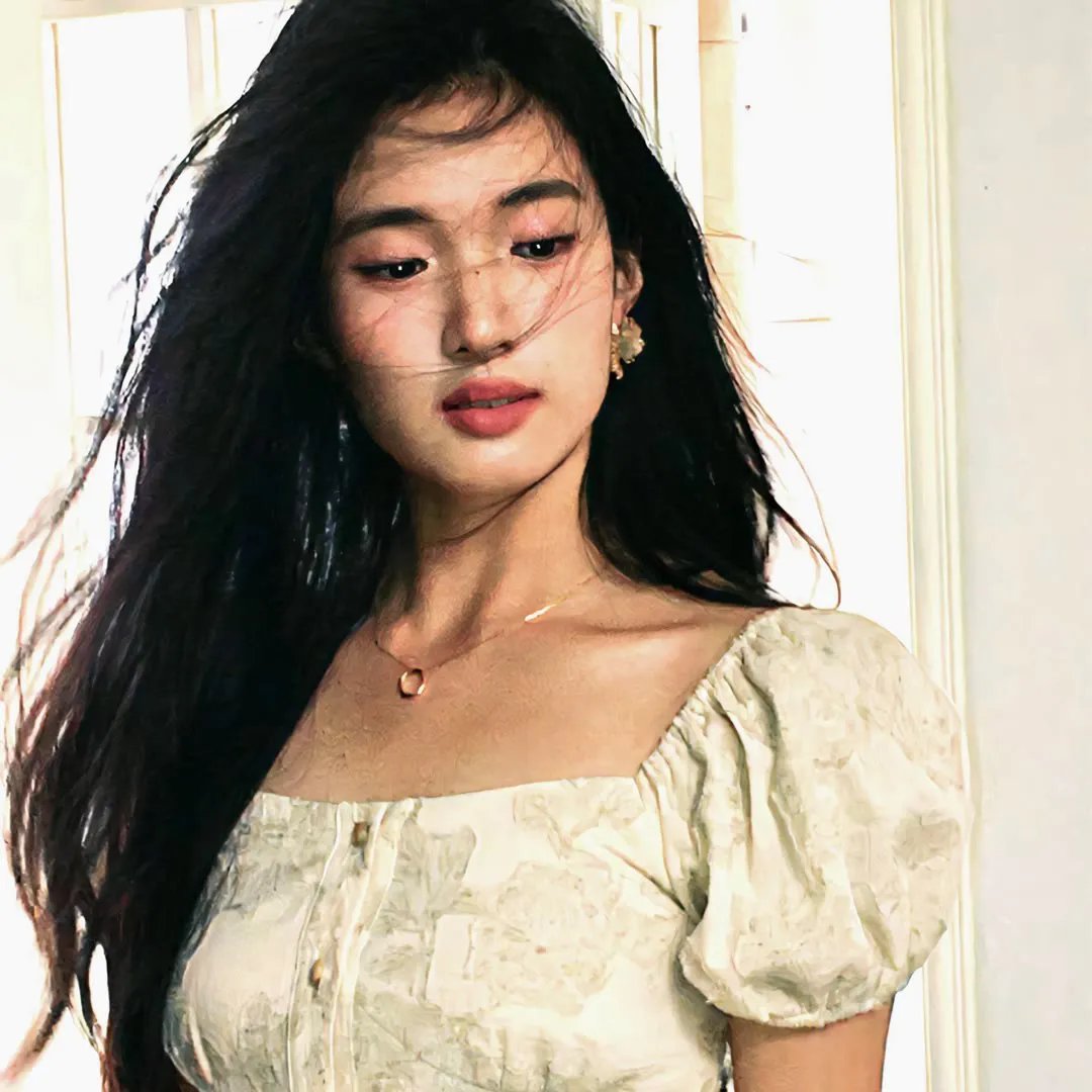 院子里的女人